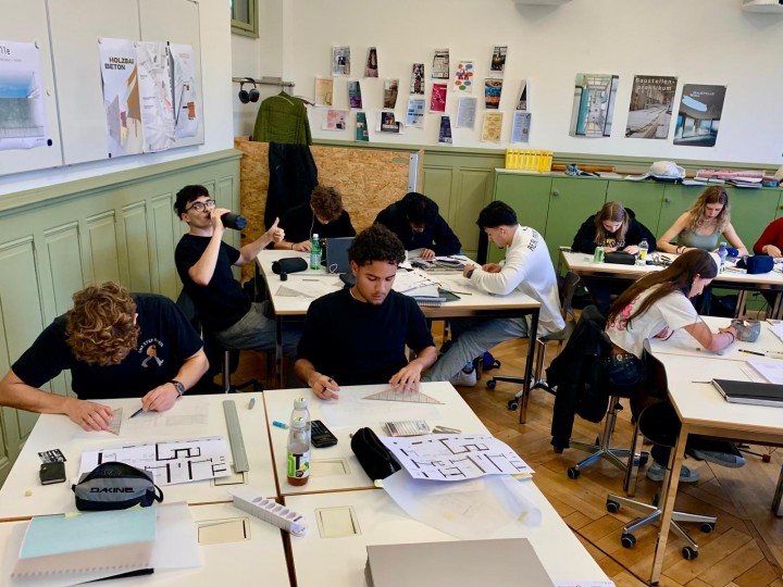 PHOTO 2025 10 07 16 06 27